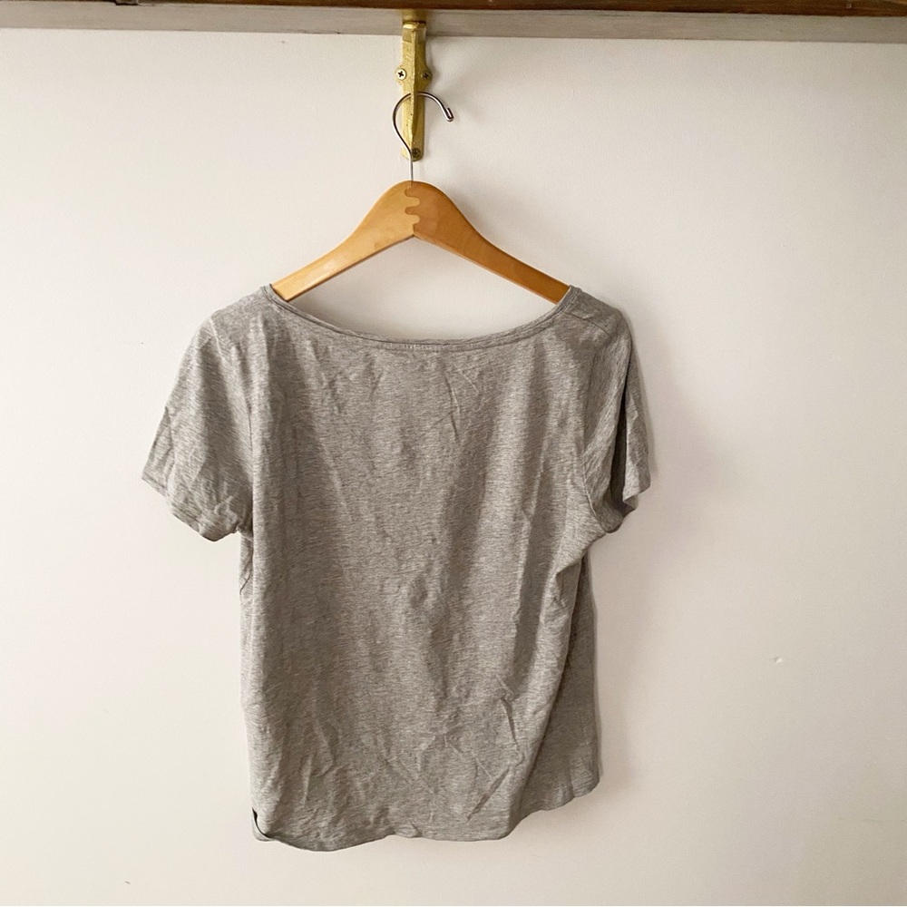 Gray V-Neck Short Sleeve Tee - Picture 4 of 4